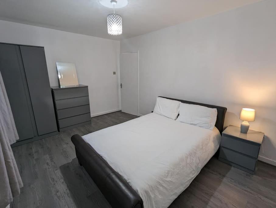 3 Bedroom Apartment Sleeps 8 EDI Exterior foto